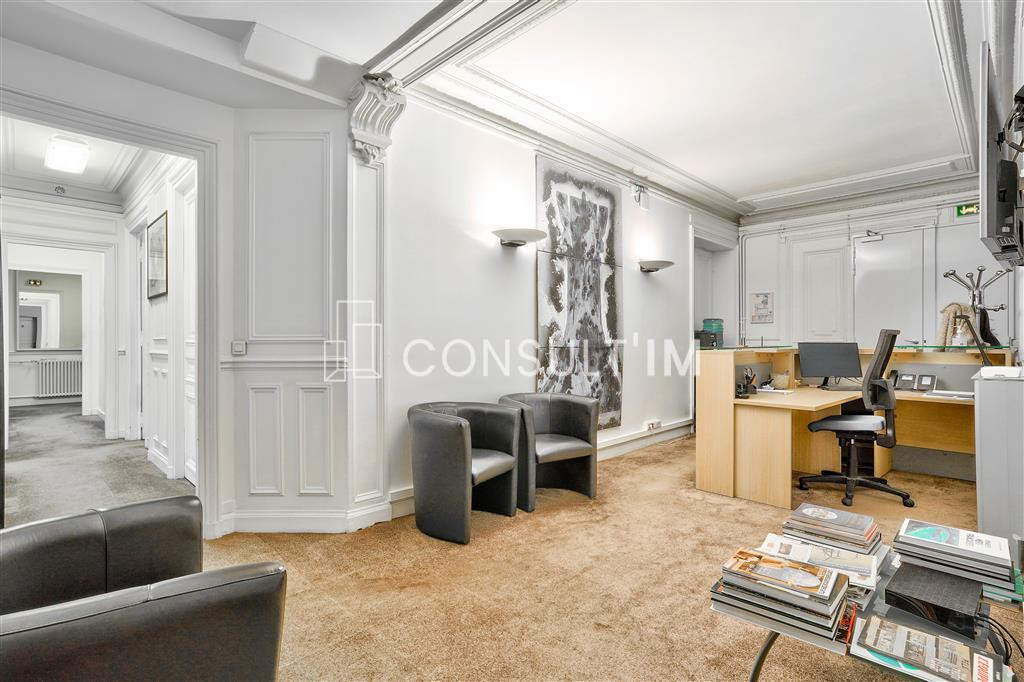 Beaux bureaux  A VENDRE dans un immeuble haussmannien de très bon standing