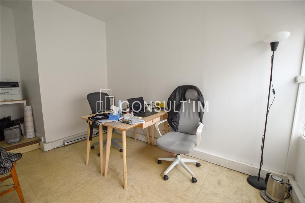 A louer à deux pas du métro Pernety, bureaux sur rue