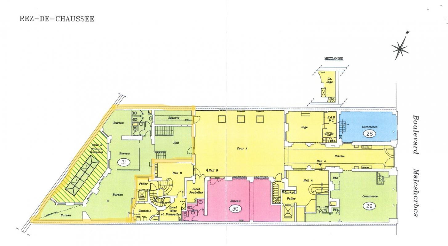 A toute proximité de la place de la Madeleine, un RDC sur cour atypique à louer de 252 m²
