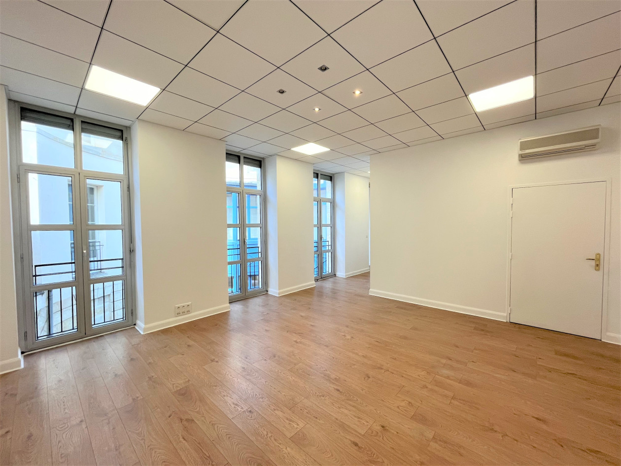 BORDEAUX CENTRE LOCATION BUREAUX RÉNOVÉS 265 M² AVEC EXTÉRIEUR