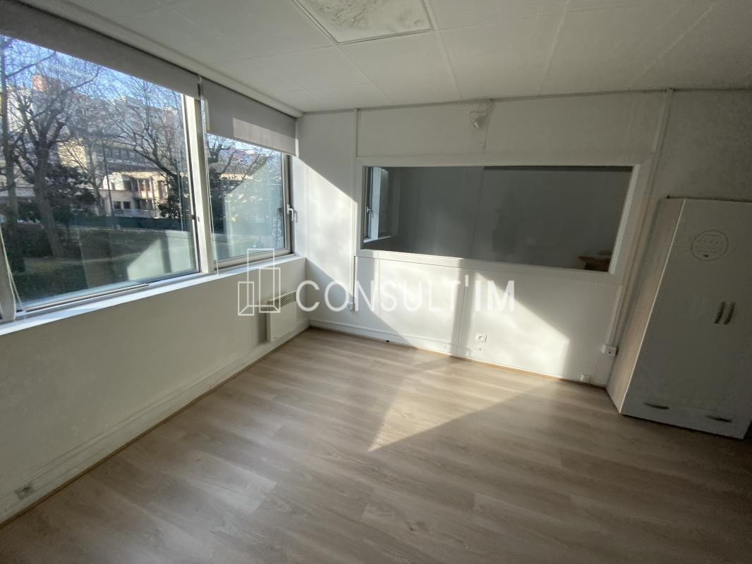 Bureaux  très fonctionnels et lumineux, et locaux d'Activité à proximité du métro l.5