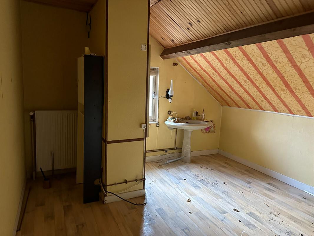 Immeuble de 4 appartements (dont 2 terminés)
