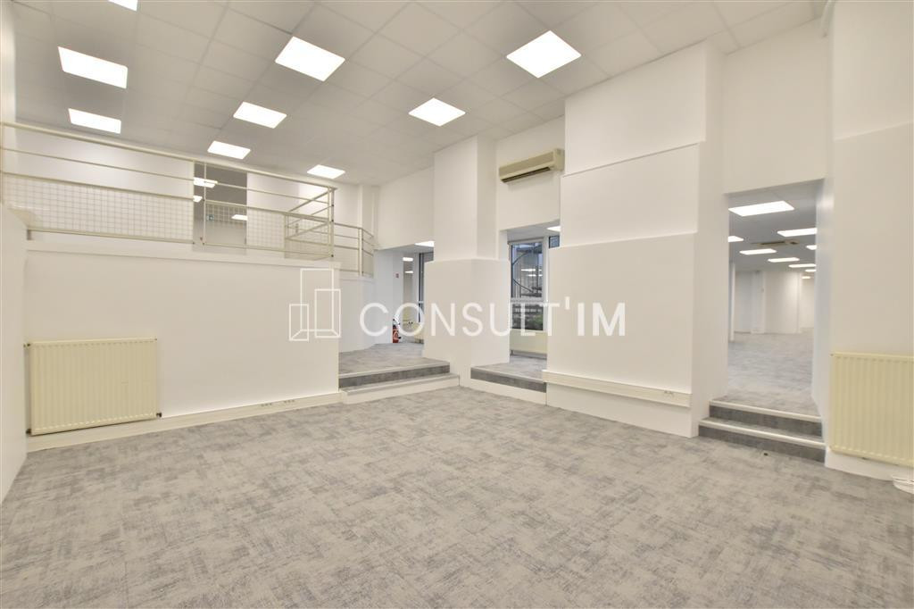 Rue du Louvre bureaux en R+1 de 516 m²