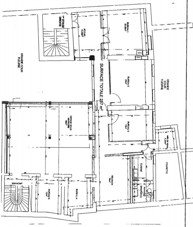 Bureaux atypiques à louer à toute proximité de la place des Vosges