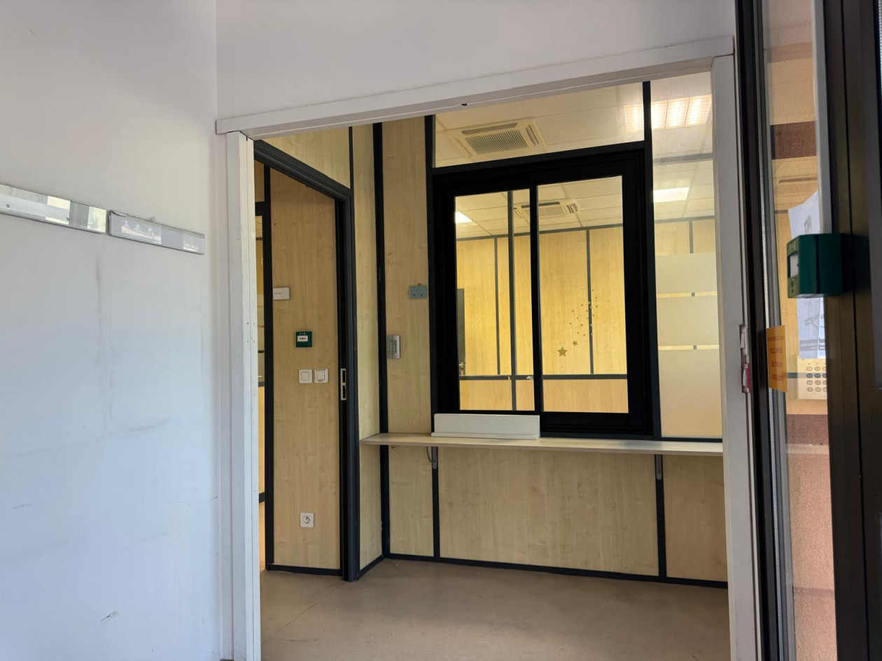 A vendre local professionnel 134m2 CANNES La BOCCA