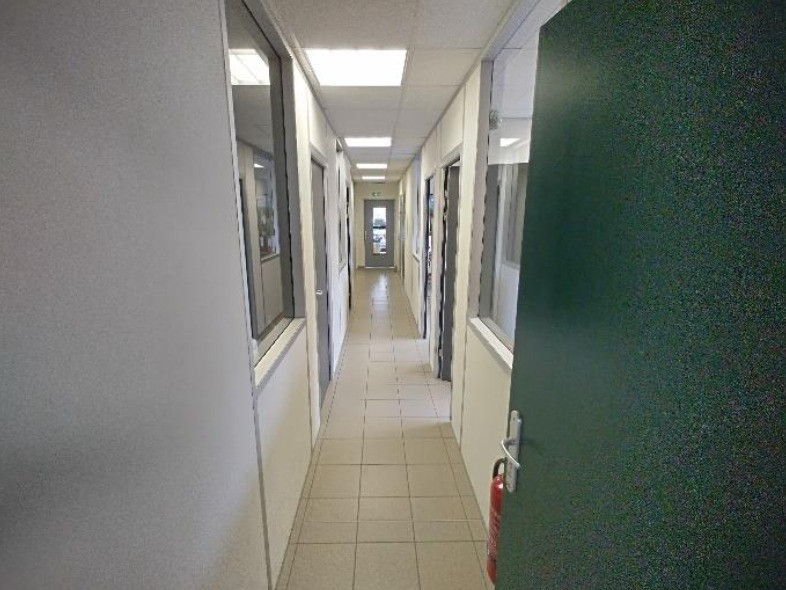 CELLULE ARTISANALE/ENTREPOT VIRIAT MAJORNAS 600 m²
