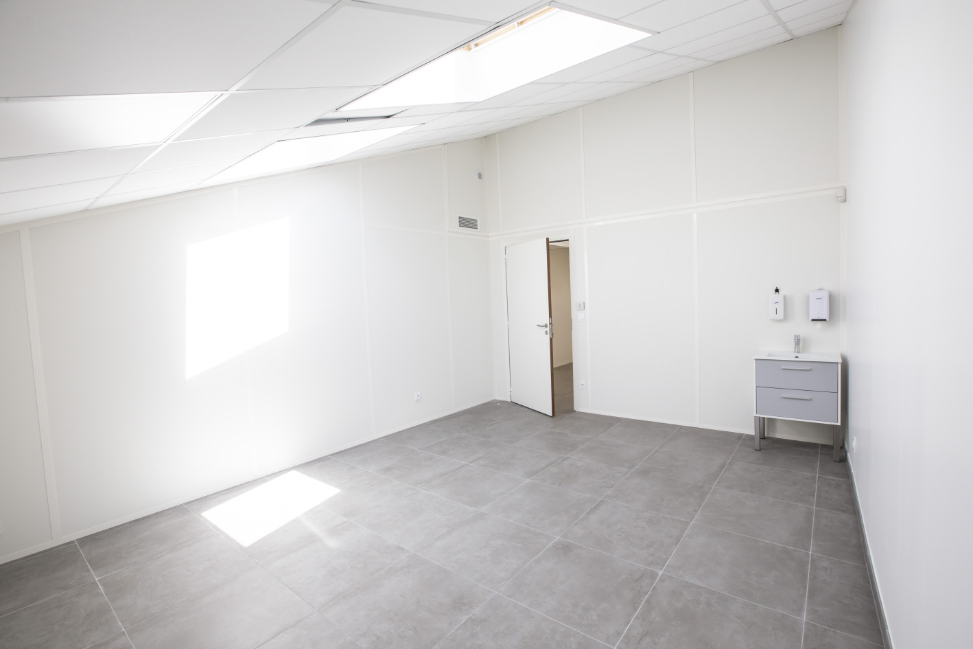 📍 Cabinet médical 25 m² à louer – Centre médical pluridisciplinaire – Marseille 11e