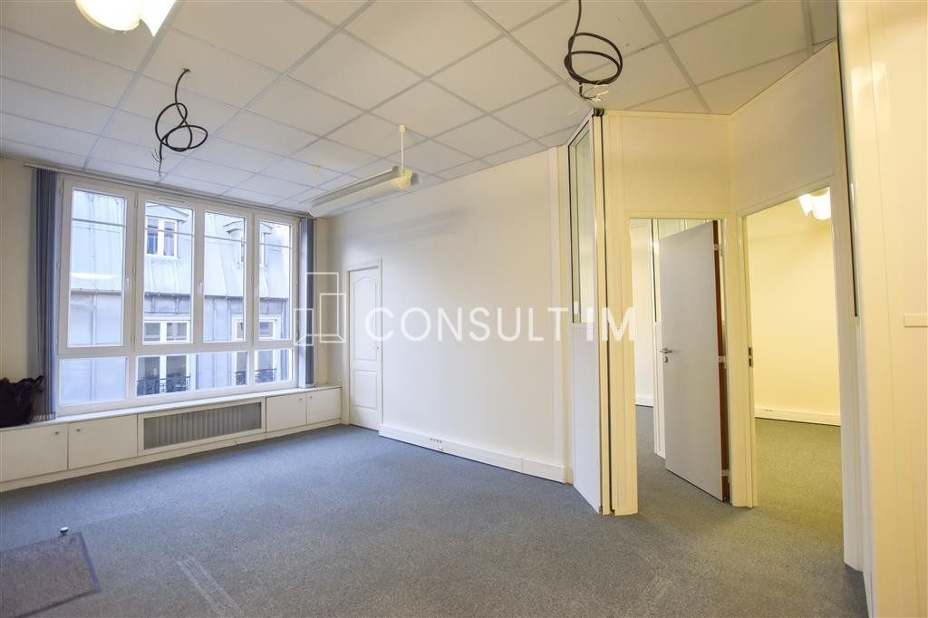 Bureaux calme sur cour proche Saint Philippe du Roule