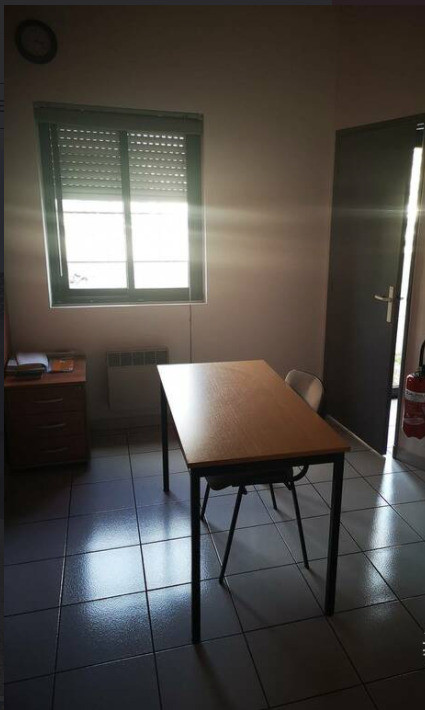Bienvenue dans cette opportunité exceptionnelle d’investissement ! local professionnel de 72 m² situé à Villeneuve-lès-Avignon (30400), au cœur d’une zone commerciale et médicale dynamique