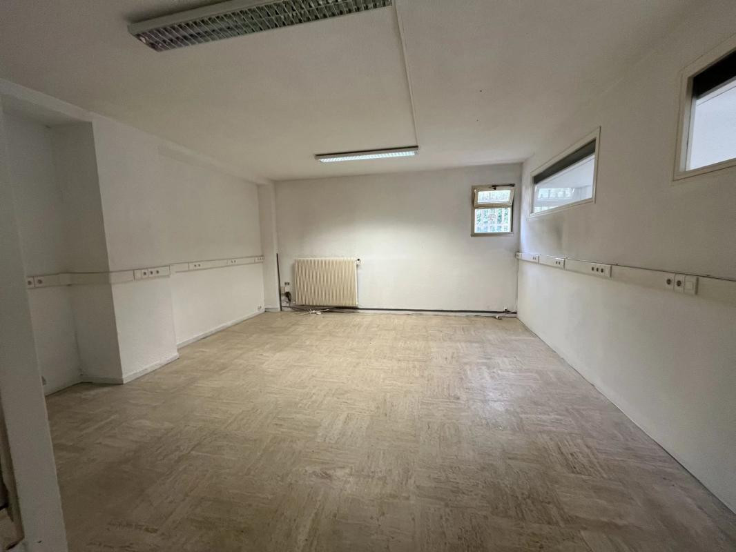 A LOUER, LOCAL COMMERCIAL 155 M² ENVIRON SECTEUR CANNES, ALEXANDRE III