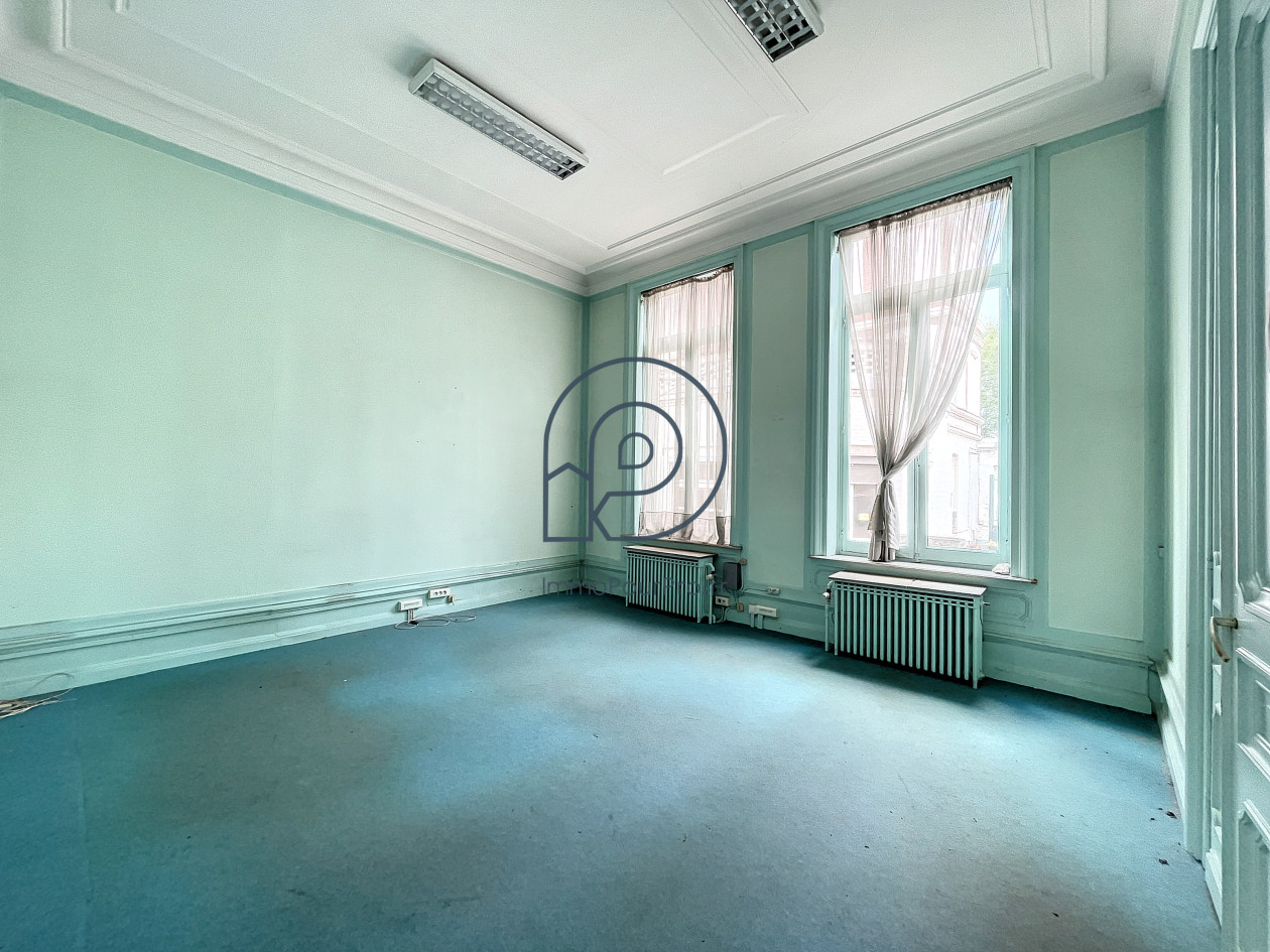 Rdc pour profession libérale : 2 lots de 136 m2 et 163 m2