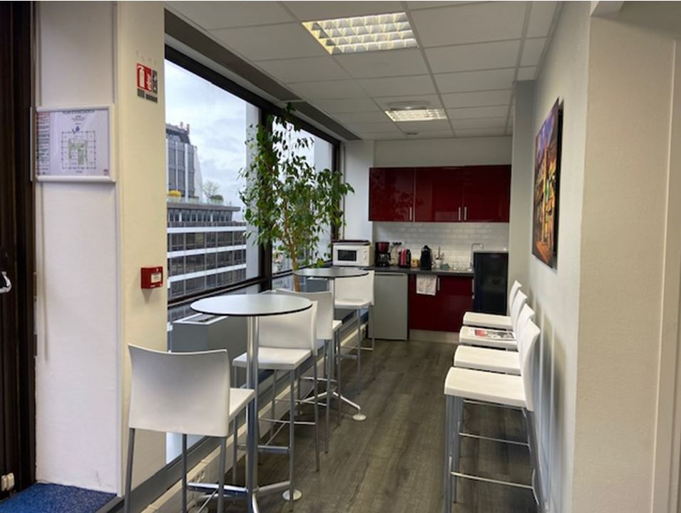 A louer bureaux  en étage élevé avec vue exceptionnelle sur Paris et St Cloud