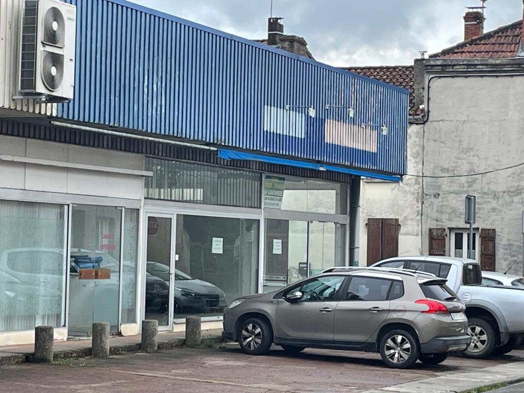 Vastes locaux commerciaux plein centre Plaisance (32160)