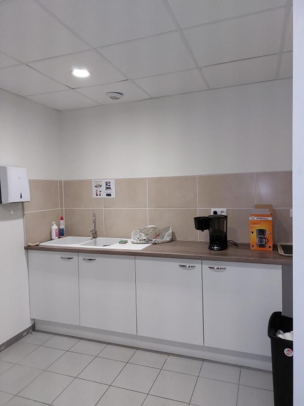 A louer - LOCAL PROFESSIONNEL - MONTEUX - 262,30 m²