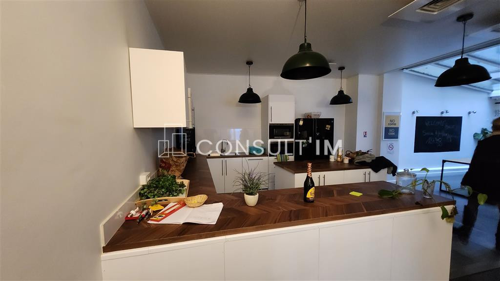 Bureaux à louer dans un bel immeuble indépendant avec cour intérieur de 124m²