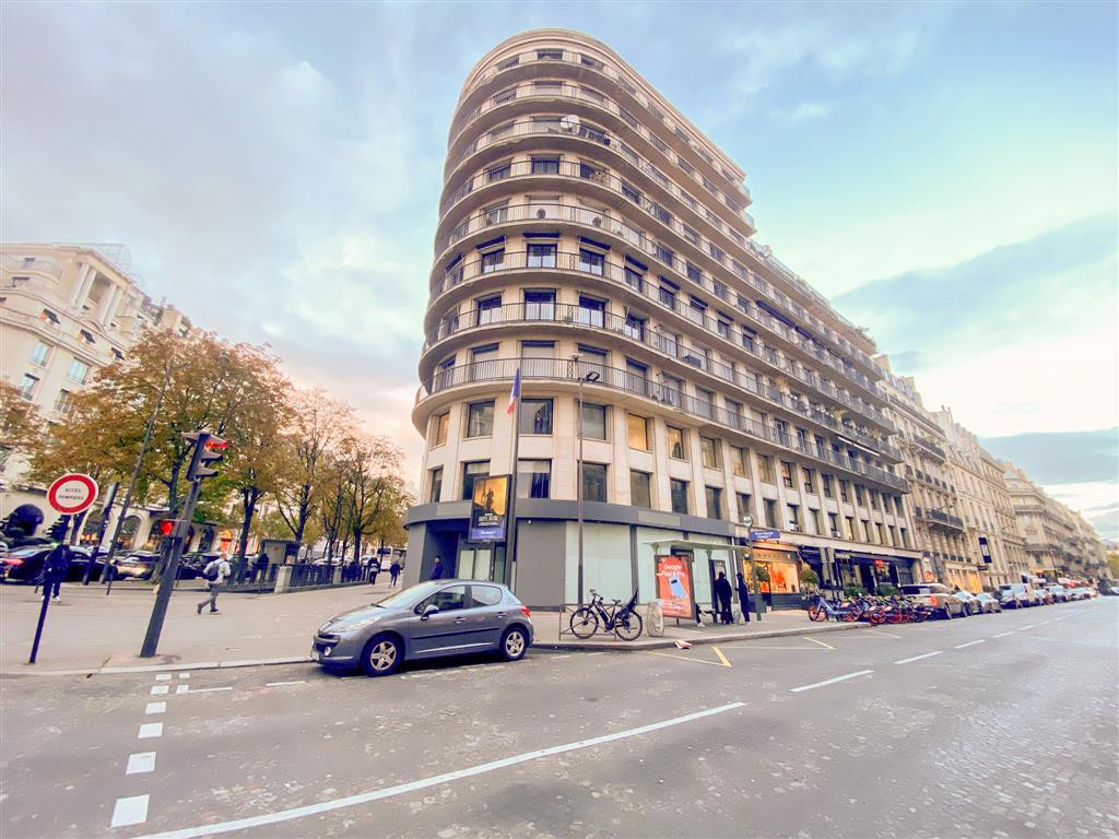 IMMEUBLE ANGLE AVENUE GEORGE V