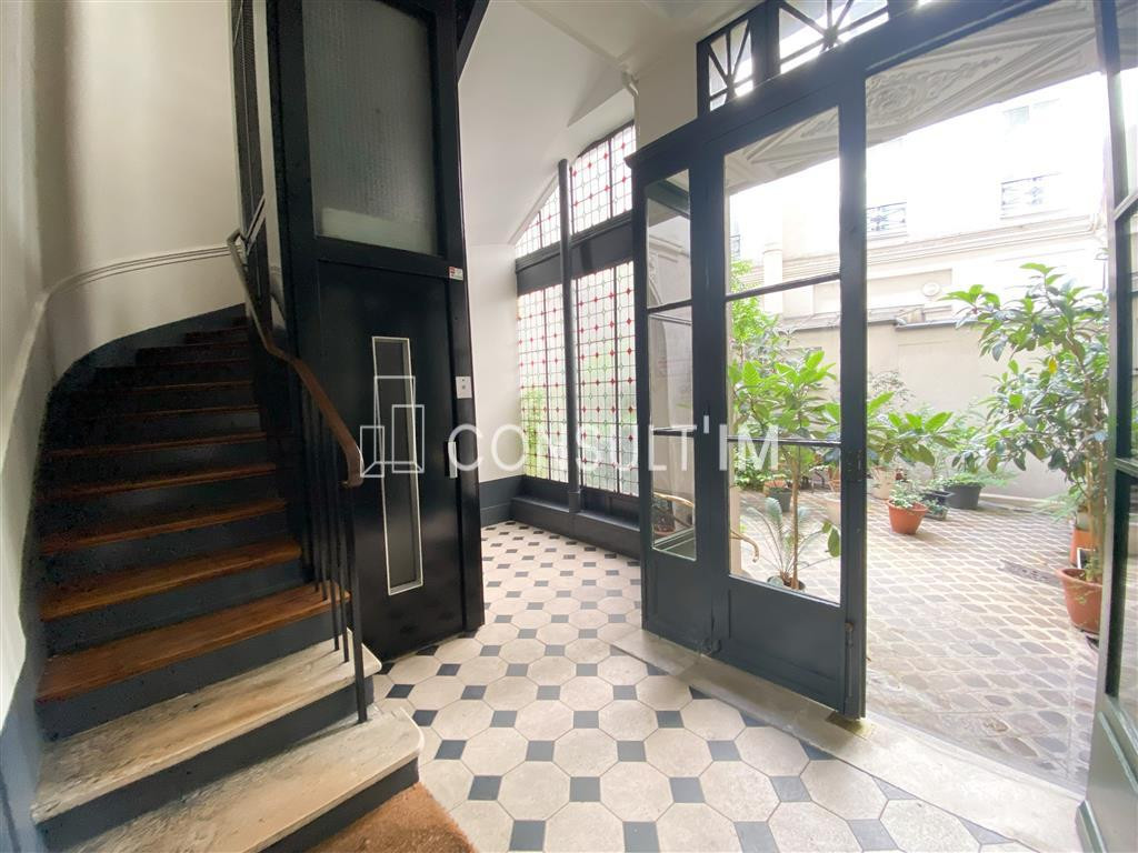A louer bureaux avec parquet, moulures et cheminées