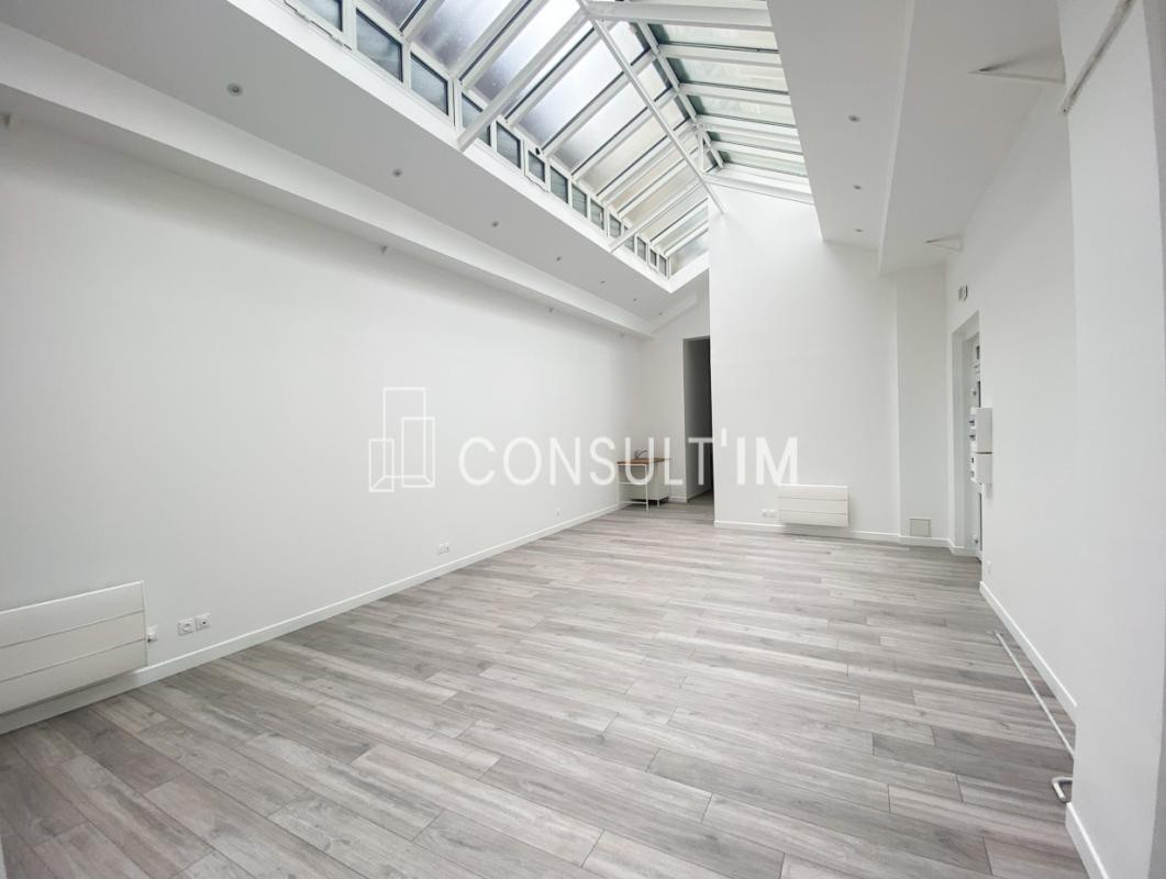 bureaux rénovés sous verrière