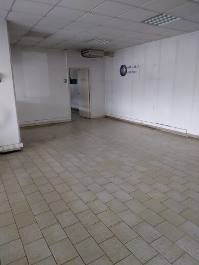 MONTELIER A VENDRE LOCAL COMMERCIAL  26120