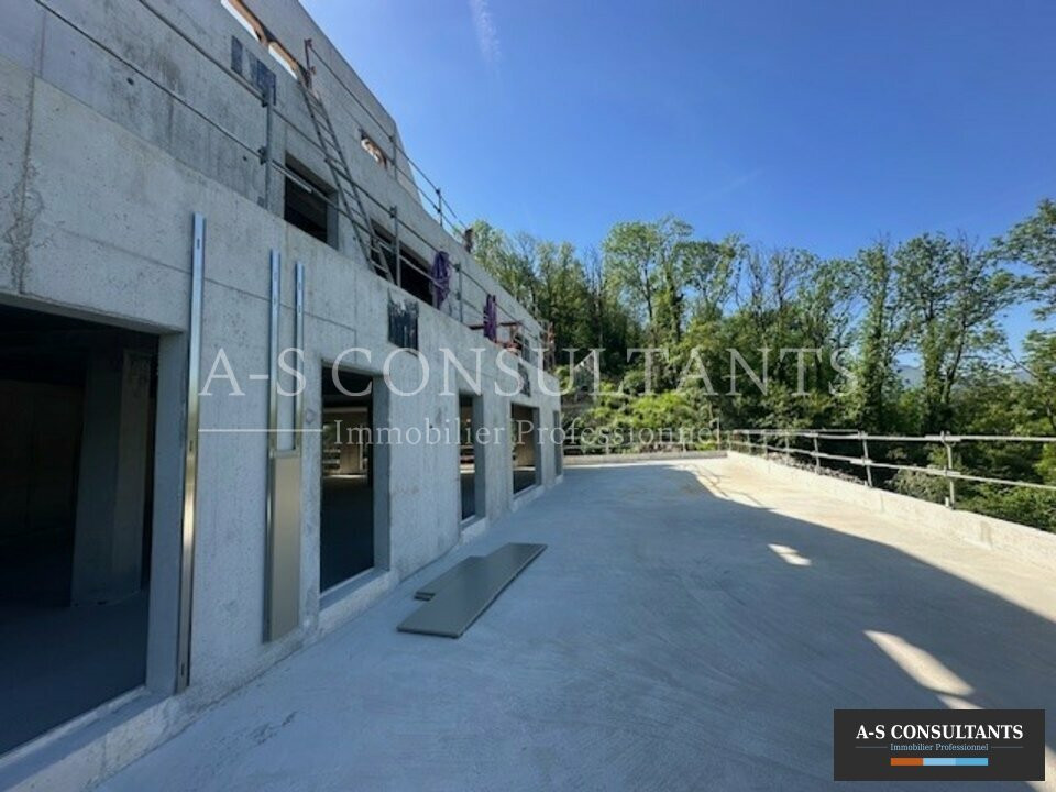 BUREAUX - LOCAUX PRO à louer