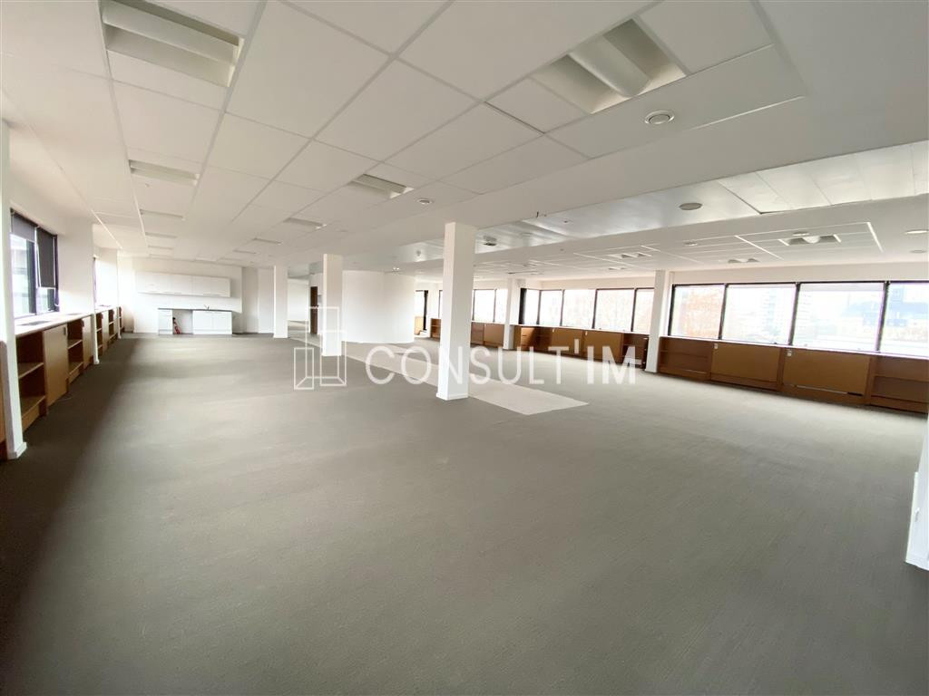 A 5 min du métro Métro Marie d'Ivry, bureaux avec 2 terrasses privatives