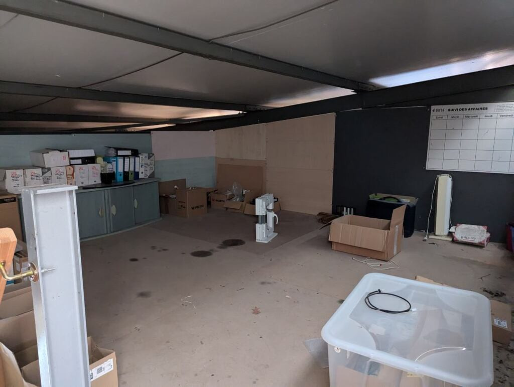EXCLUSIVITÉ - BÂTIMENT ARTISANAL/COMMERCIAL 304 m²