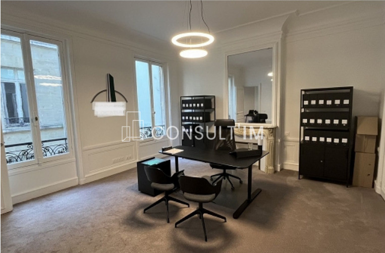 Au coeur du Triangle d'or, à louer, bureaux 60m²