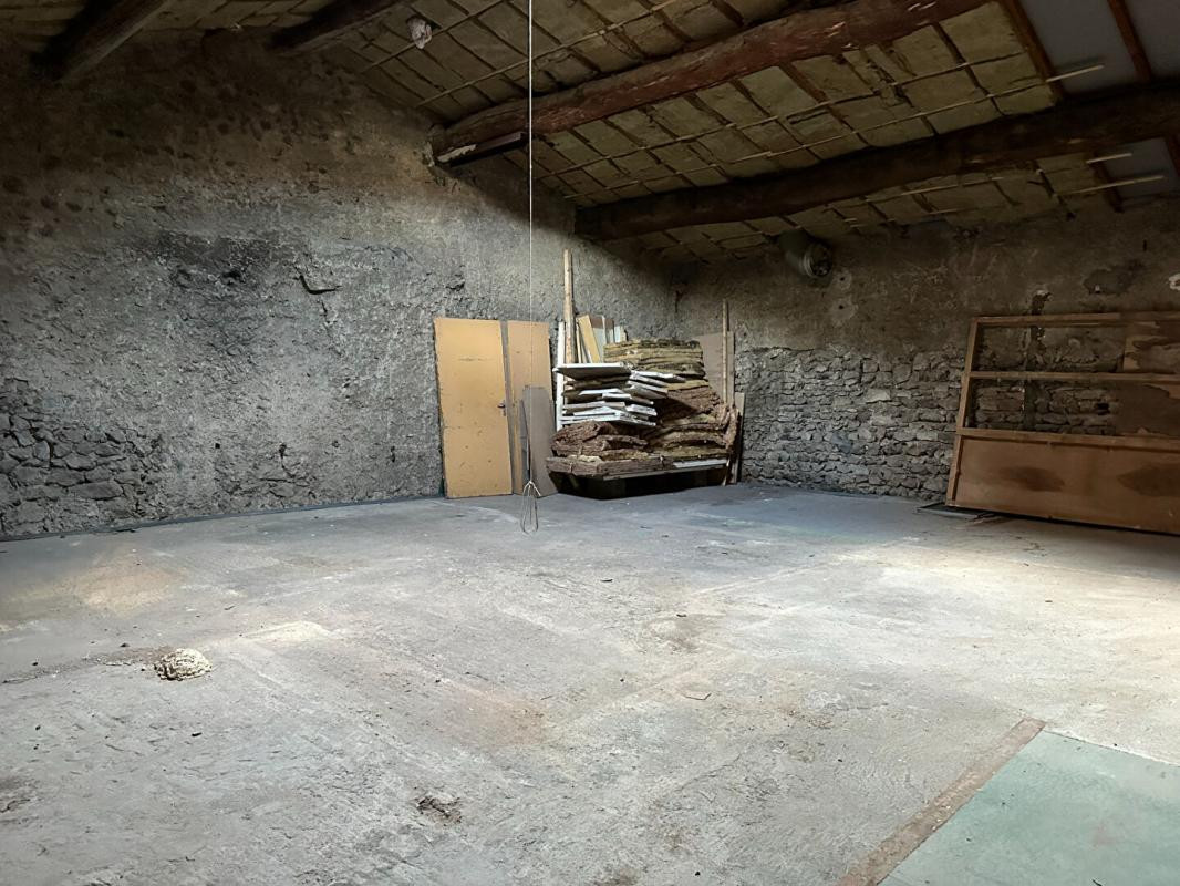 Grange Royat 5 pièce(s) 200 m2, usage commercial ou autres , 99500 FAI