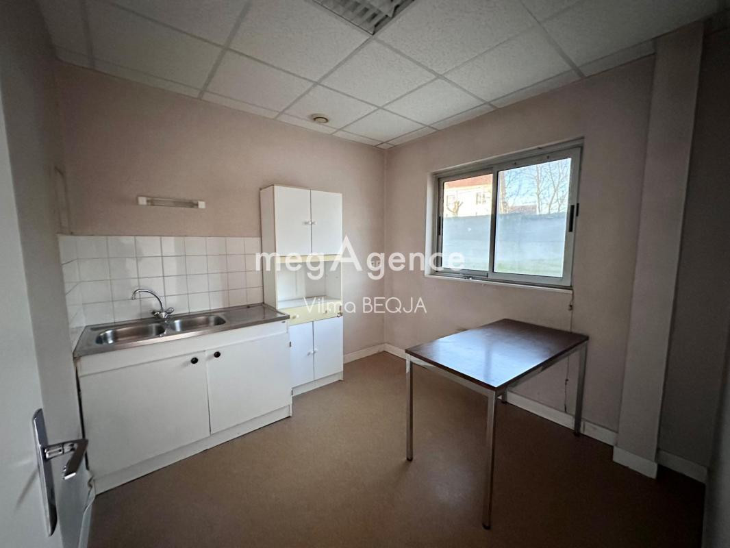 LOCAL COMMERCIAL 468 M²