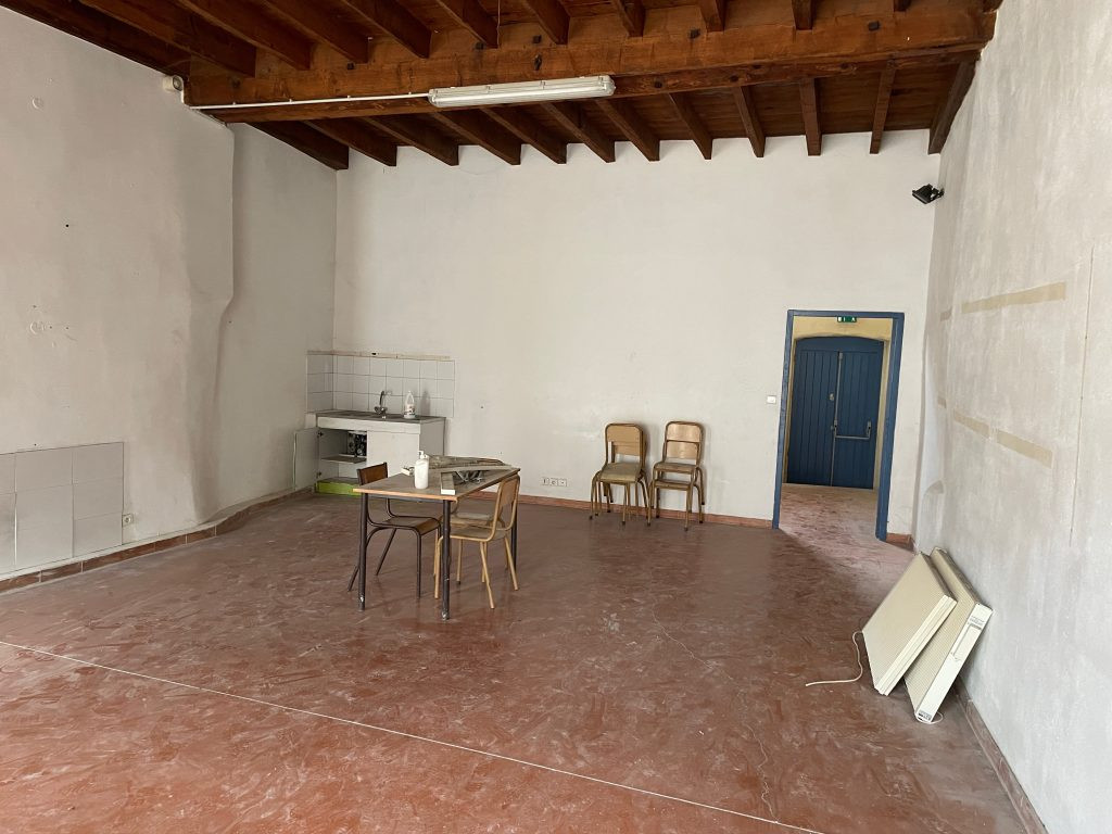 LOCAL COMMERCIAL +/-140 m2 A VENDRE A BERNIS - GARD