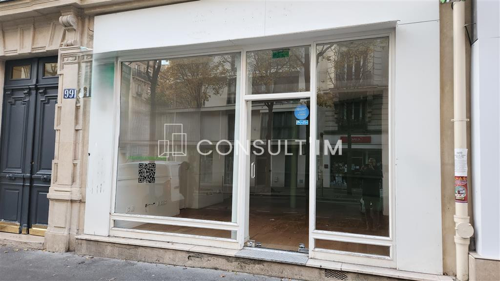 A louer boutique avec belle vitrine rue Ordener