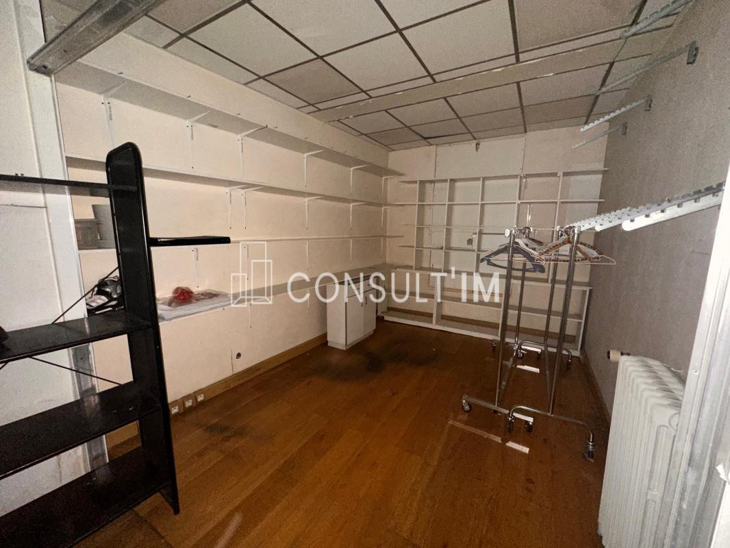 Rue Blanche, boutique de 50 m² en location pure disponible immédiatement !