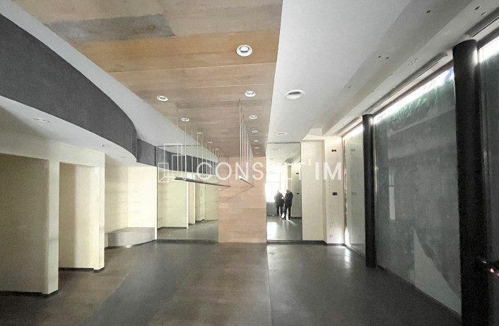PRIME - rue Saint-Honoré - belle boutique en R+1