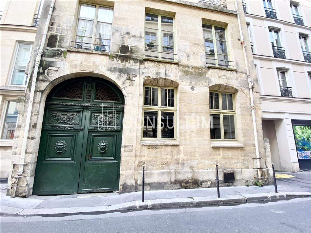 Entre Etienne Marcel et Rambuteau, locaux atypiques avec hauteur sous plafond