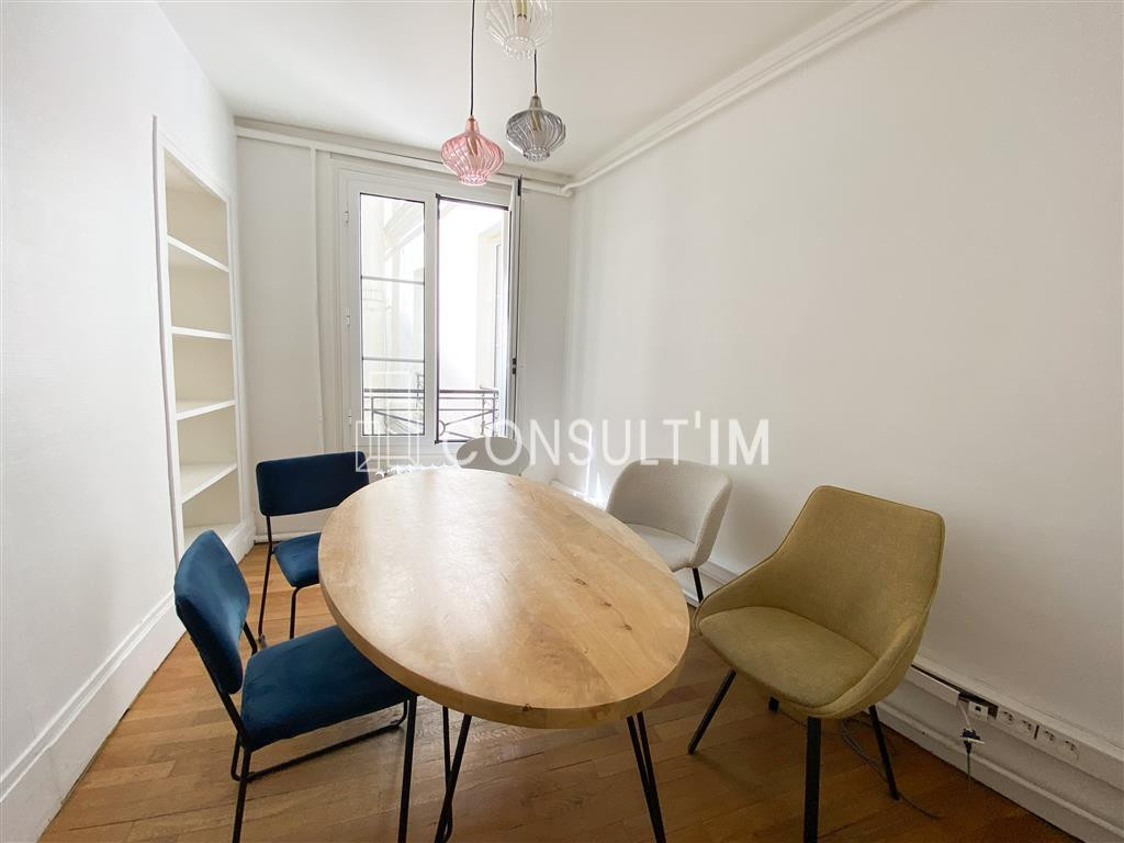 A louer bureaux avec parquet, moulures et cheminées