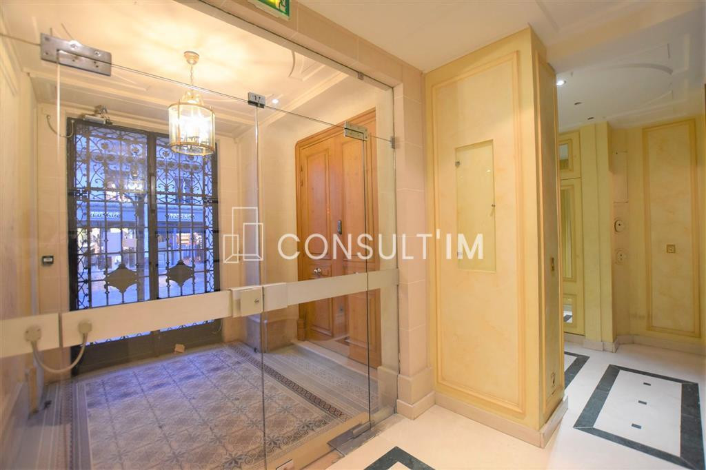 A proximité direct de Châtelet / Les Halles, bureaux à louer sur parquet