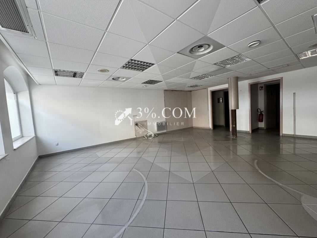 3%COM LOCAL PROFESSIONNEL de 204m2 situation centrale à HOCH