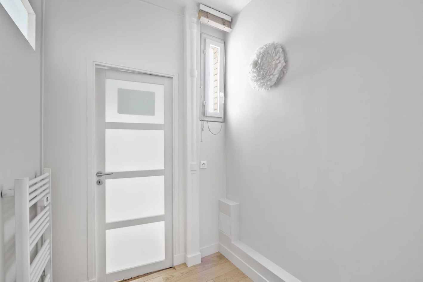 Mairie de Vincennes. Charmant local professionnel à louer de 49 m2 au 2ème étage