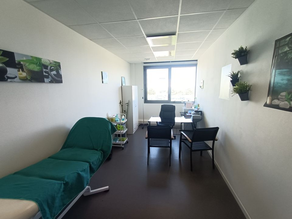 A CHARNAY-LES-MACON LOCAL/BUREAU DE 46.14 M²