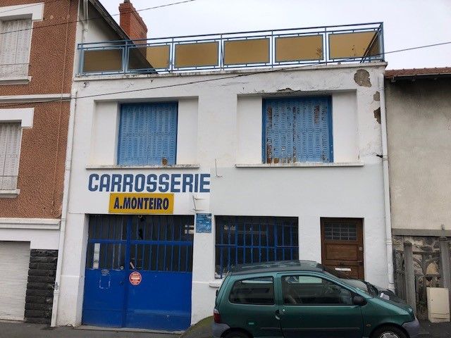 Clermont Ferrand 6 pièce(s) 236 m2, local commercial de 188 m2 et T2 de 48 m2, 2 terrasses 109500 FAI