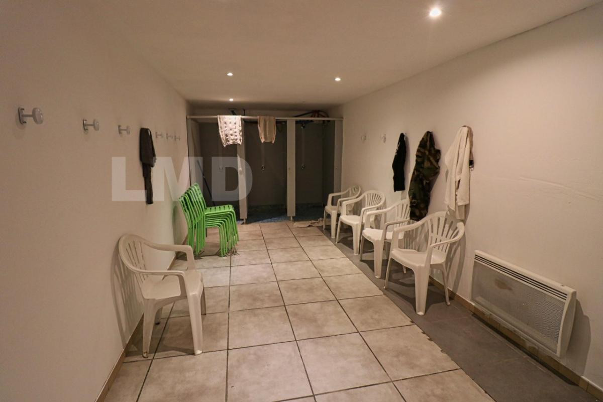 local 2 pièce(s) 206 m2