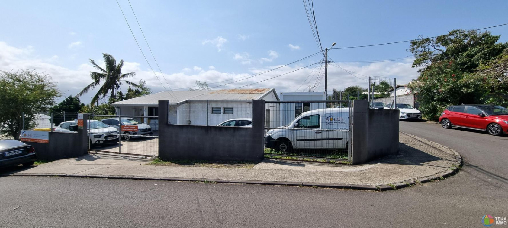 A LOUER LOCAL DE 85 M² AVEC TERRAIN DE 300M² ST PIERRE (JOLIFOND)