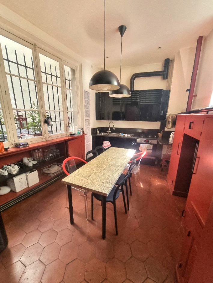 LOCAUX PROFESSIONNELS A LOUER PARIS 75008