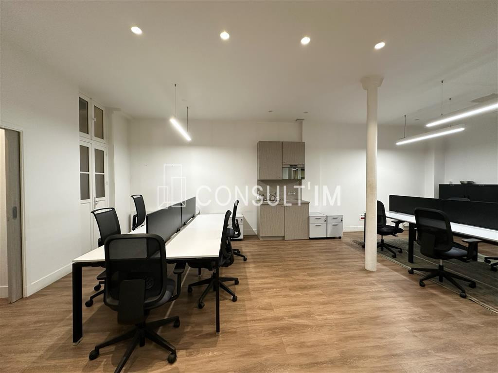 Bureaux équipés avec services calmes sur cour