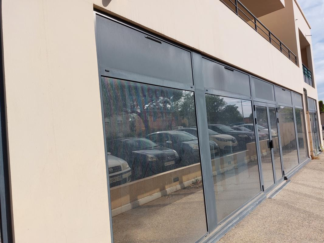 LOCAL PROFESSIONNEL OU COMMERCIAL - MONTEUX (84)