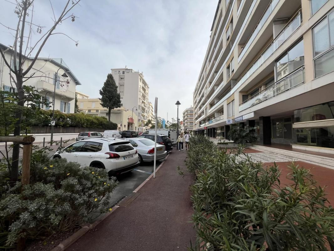 A LOUER, LOCAL COMMERCIAL 155 M² ENVIRON SECTEUR CANNES, ALEXANDRE III