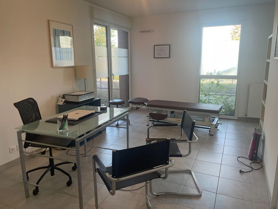 À LOUER - LOCAL PROFESSIONNEL -VEZIN-LE-COQUET