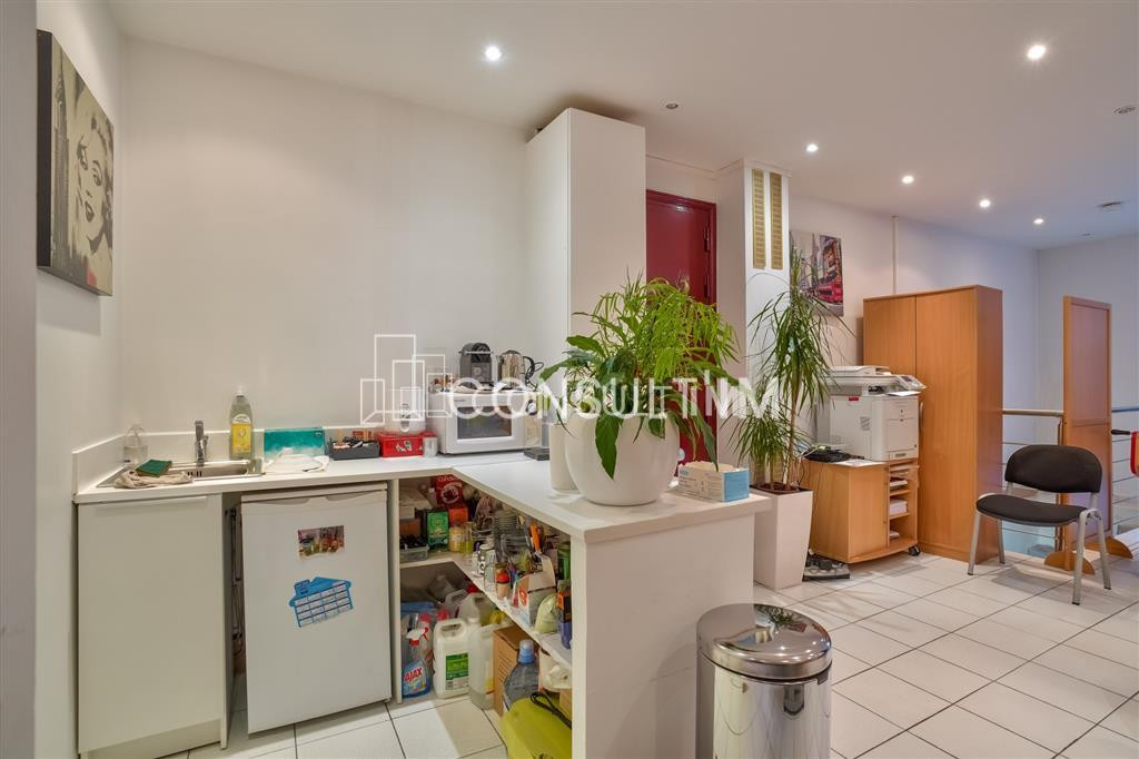 A vendre en exclusivité, à proximité de la place Felix Eboué, local commercial de 55 m²