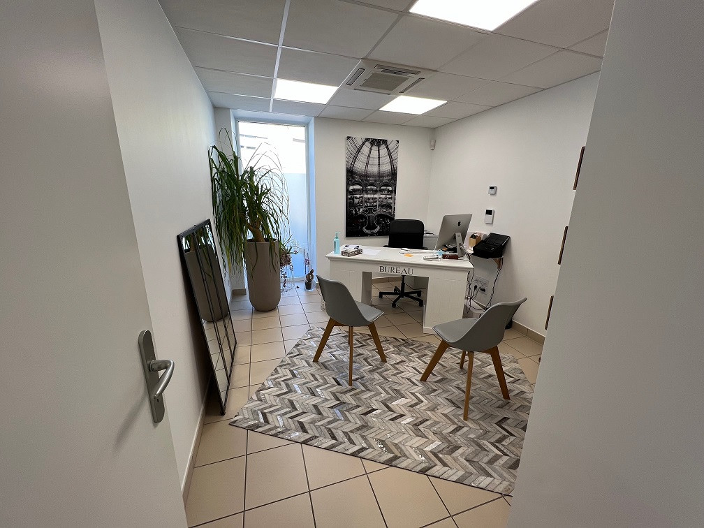 Local d'activité 97m2 avec 3 bureaux idéal profession indépendante