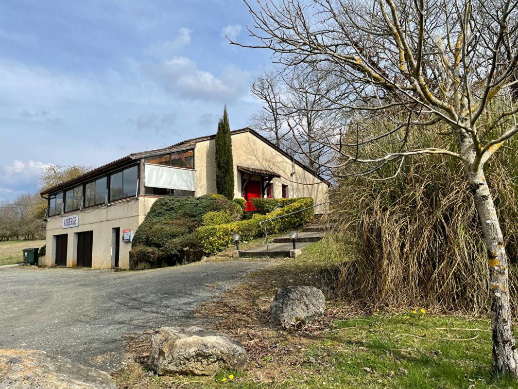 Bâtiment commercial sur 5642 m² de terrain